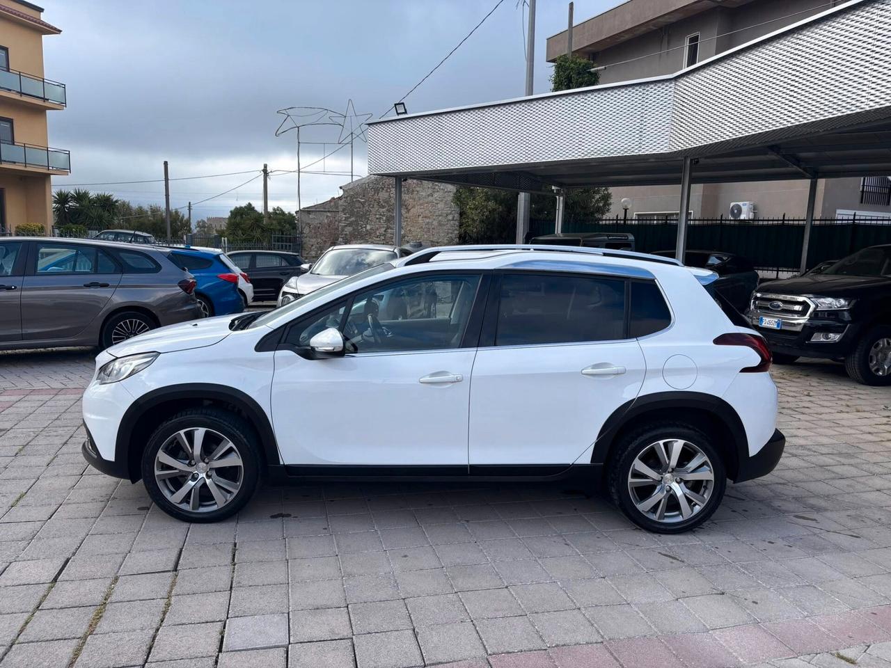 PEUGEOT 2008