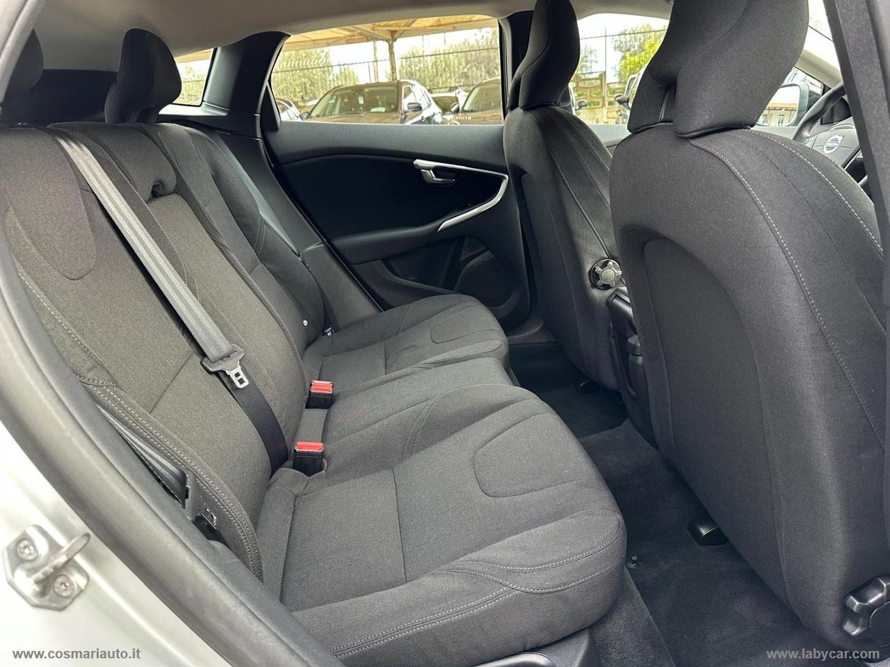 VOLVO V40 Cross Country D2 1.6 P.sh. Momentum