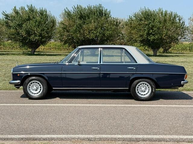 Mercedes 200/8 W115 '68 Prima Serie