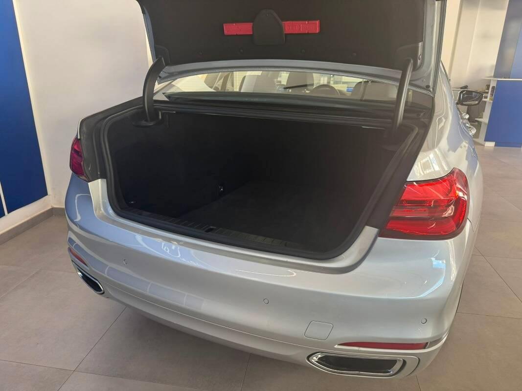 BMW Serie 7 G 11-12 2015 750i xdrive Luxury auto