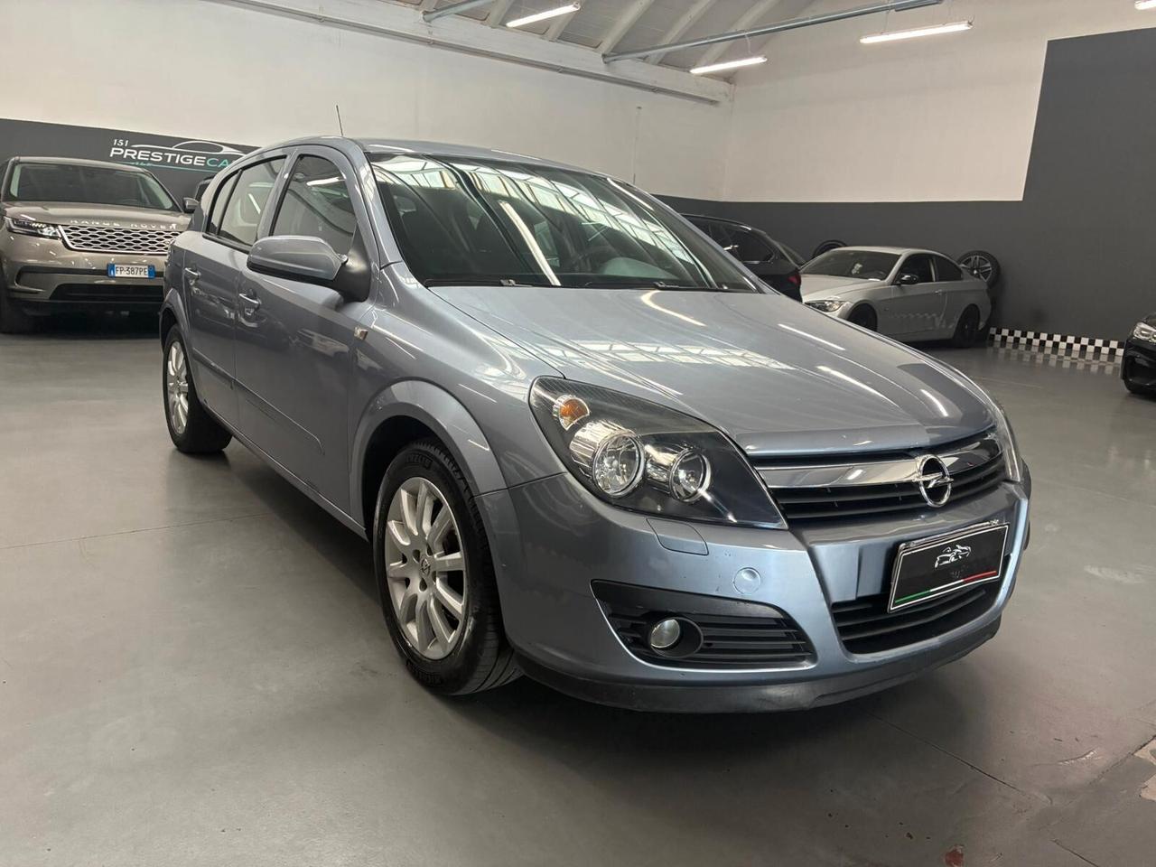 Opel Astra 1.6 16V Twinport 5 porte Cosmo