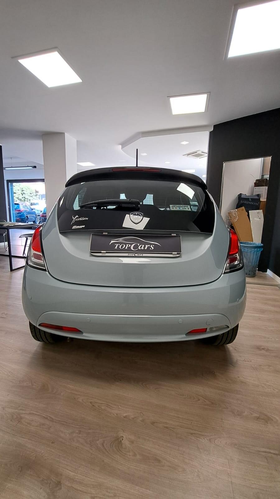 Lancia Ypsilon 1.0 FireFly 5 porte S&S Hybrid Platino