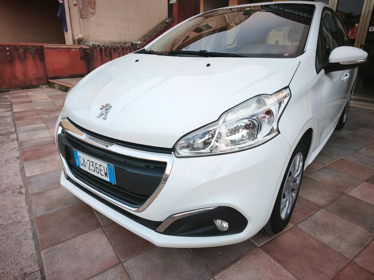 Peugeot 208 HDi 100 CV Van IVA Esposta