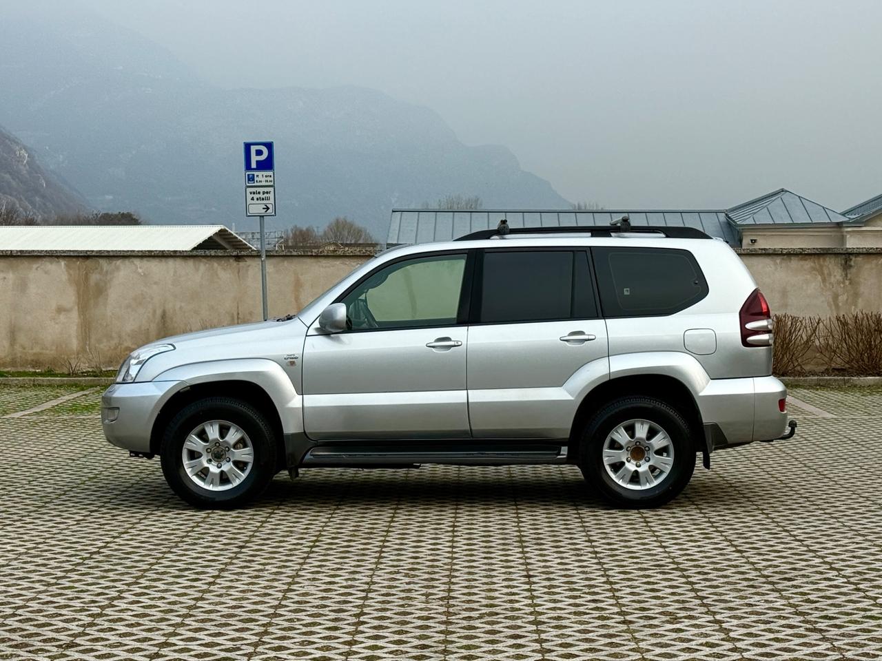 Toyota Land Cruiser 3.0 D manuale 8 posti 5 porte