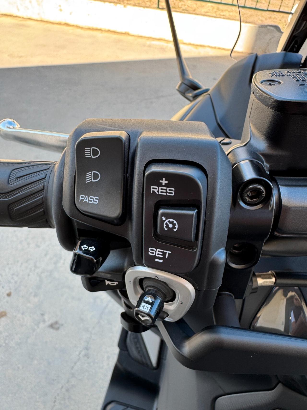 YAMAHA T-MAX 560 TECH-MAX