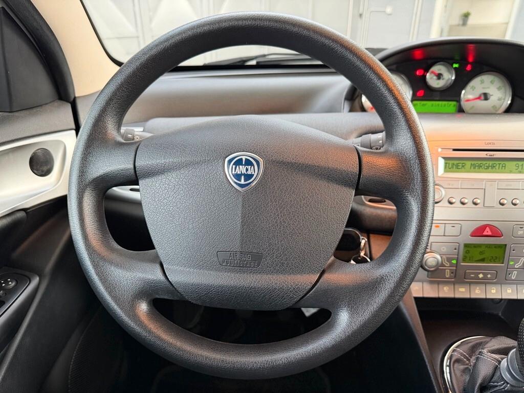 Lancia Ypsilon 1.2 69 CV Unyca