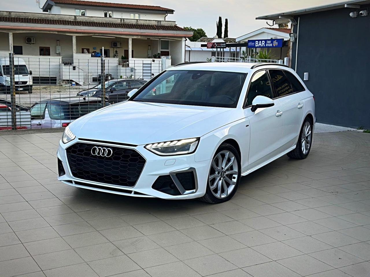 Audi A4 Avant 40 TDI quattro S tronic Business