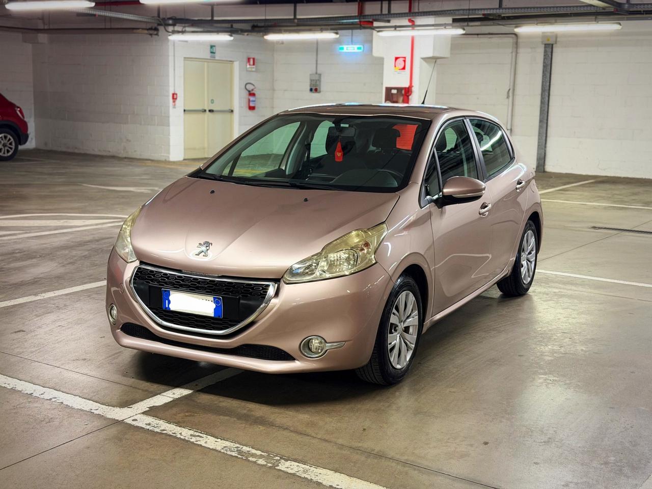 Peugeot 208 1.4 HDi 68 CV 5 porte Allure Garanzia 12 Mesi