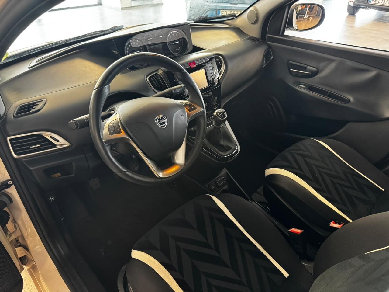 Lancia Ypsilon 1.2 69 CV 5 porte Platinum GPL