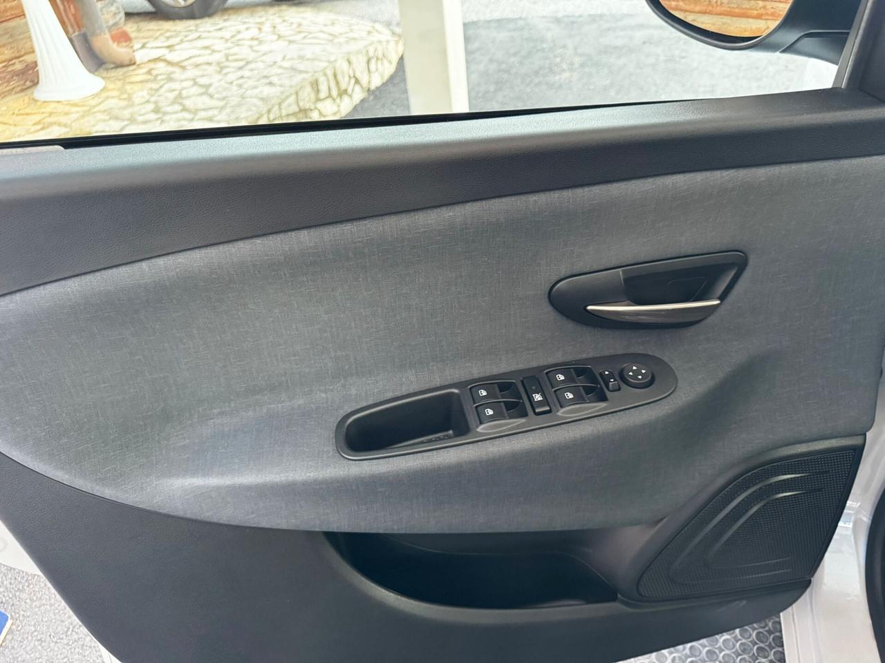 Lancia Ypsilon 1.0 FireFly 5 porte S&S Hybrid Ecochic Gold