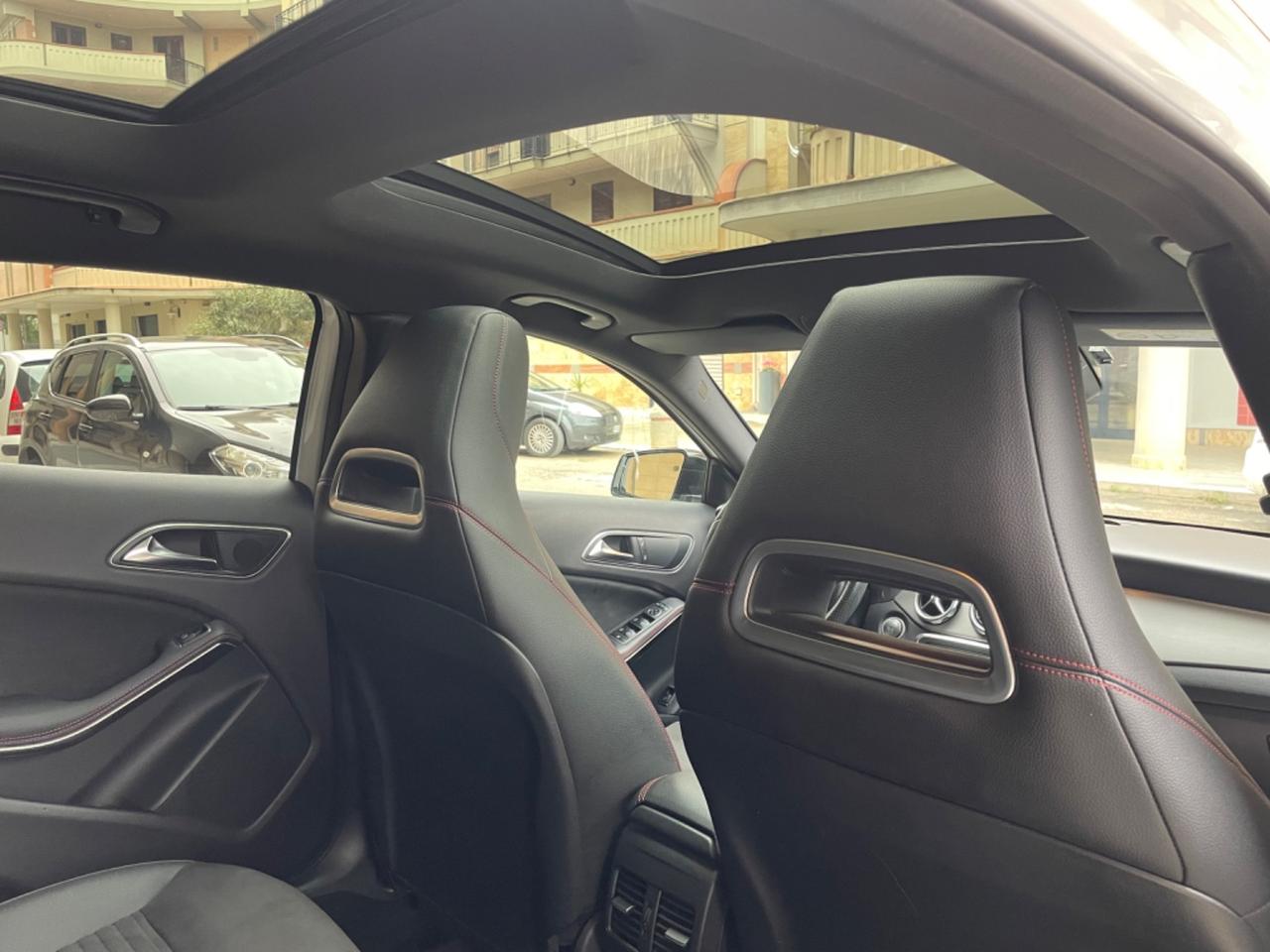 Mercedes-benz GLA 200 d 136CV AUT. PREMIUM AMG NIGHT PACKET TETTO LED NAVY 19