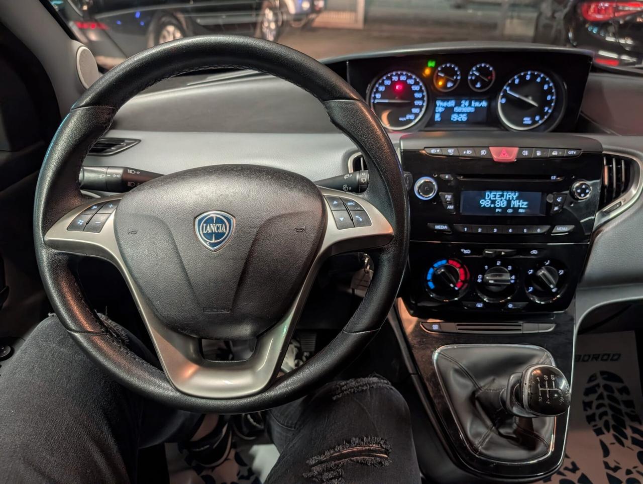 Lancia Ypsilon 0.9 TwinAir 85 CV 5 porte Metano