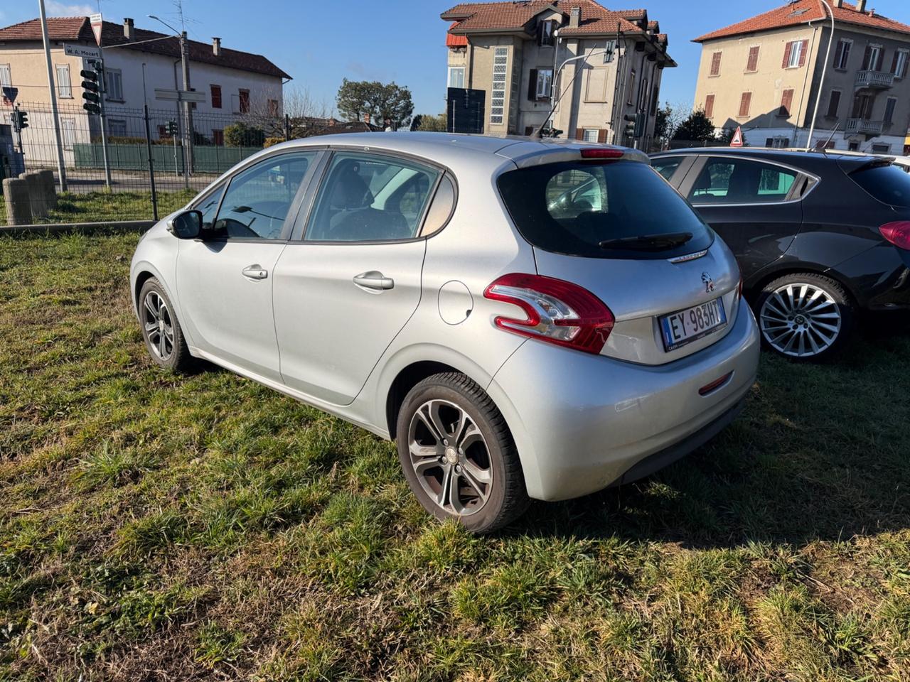 Peugeot 208 PureTech 82 5 porte Allure