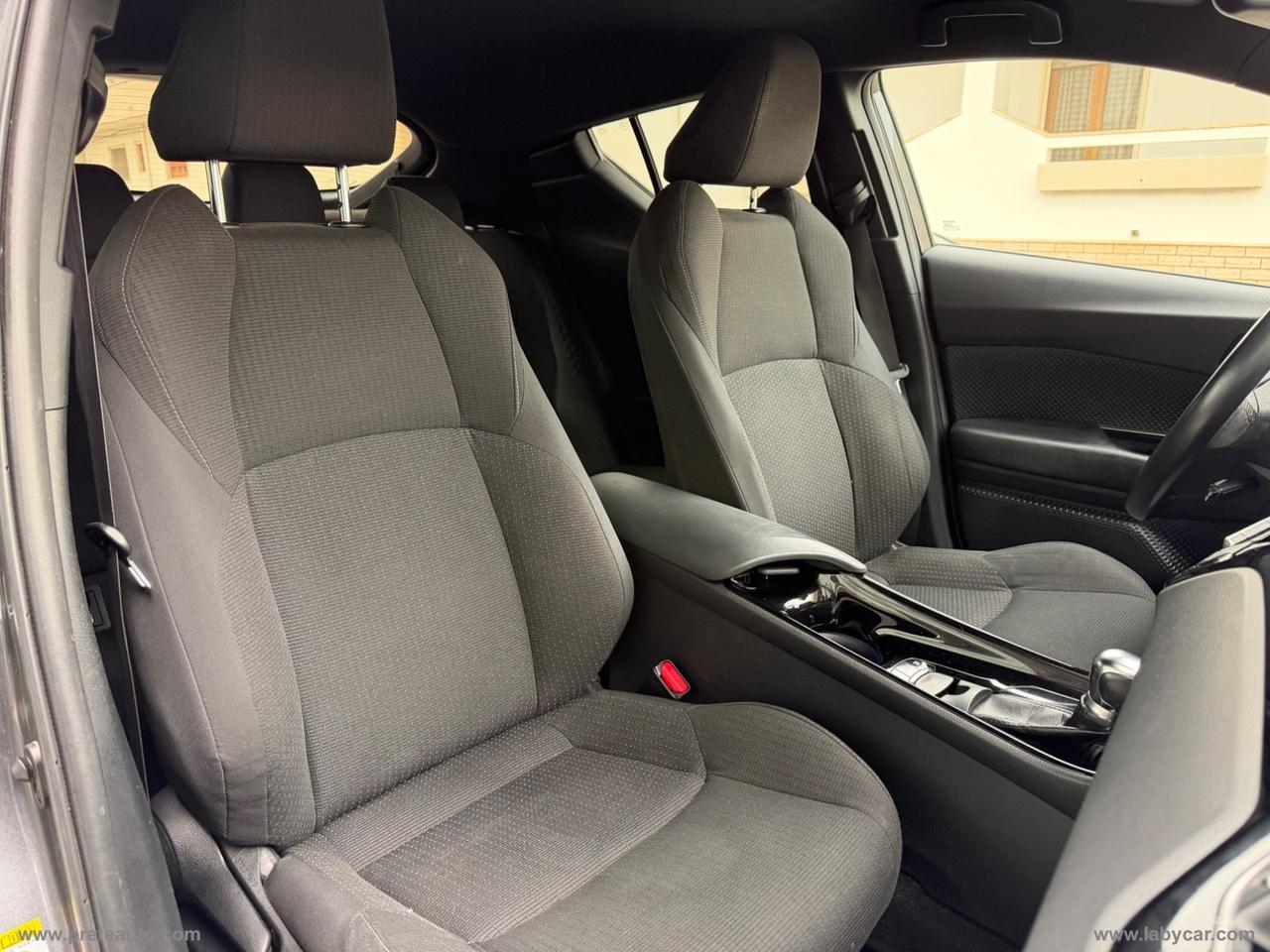 TOYOTA C-HR 1.8 Hybrid E-CVT Style