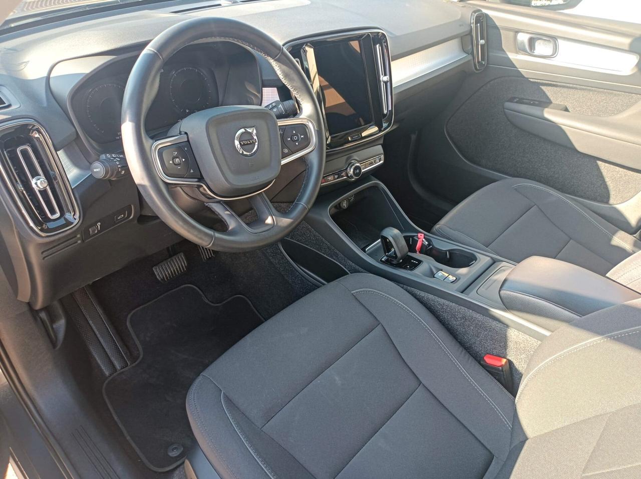 Volvo XC40 T2 Geartronic Momentum Pro