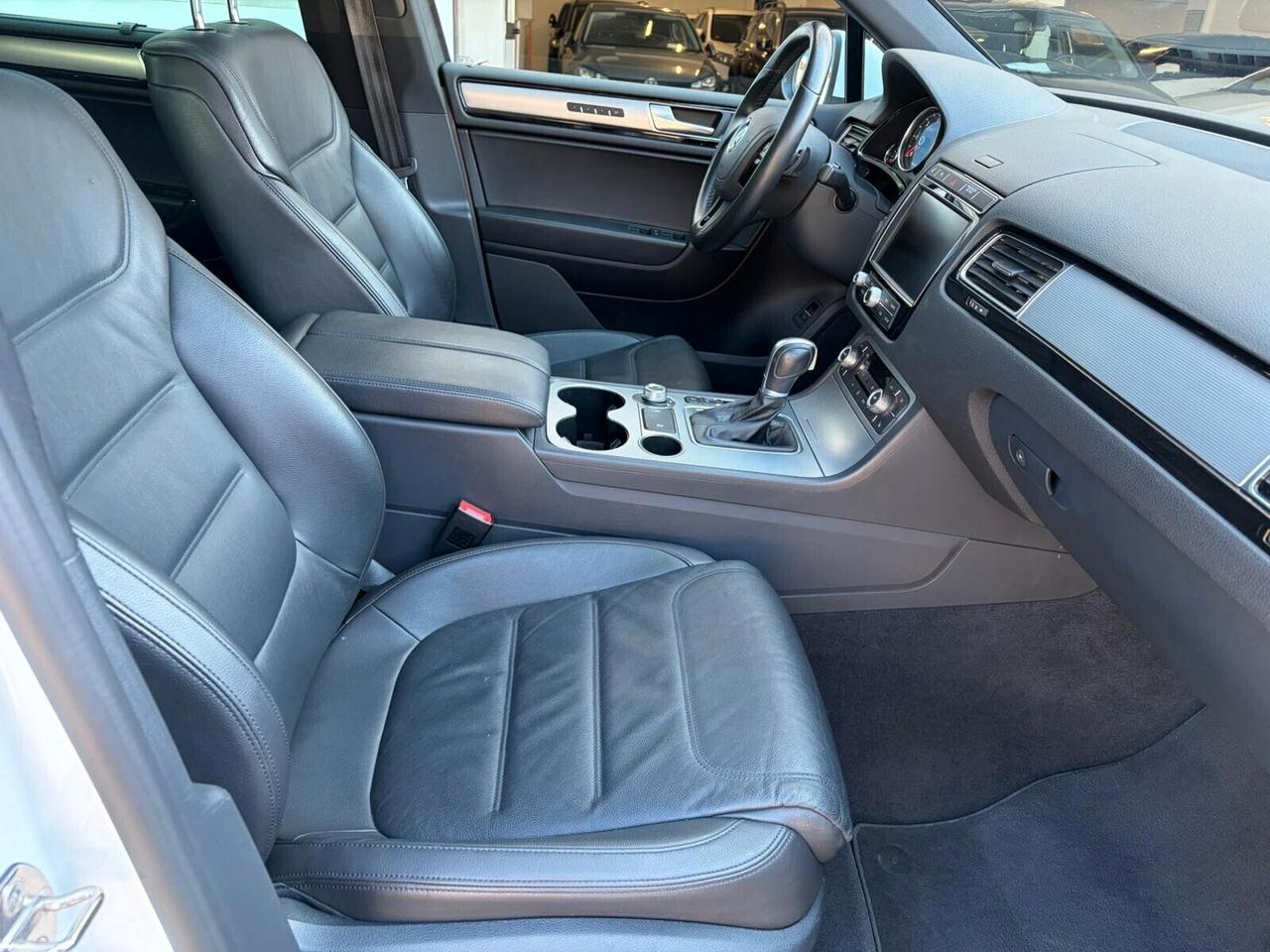 Volkswagen Touareg 3.0 TDI 204 CV tiptronic R-LINE*EURO6*FULL