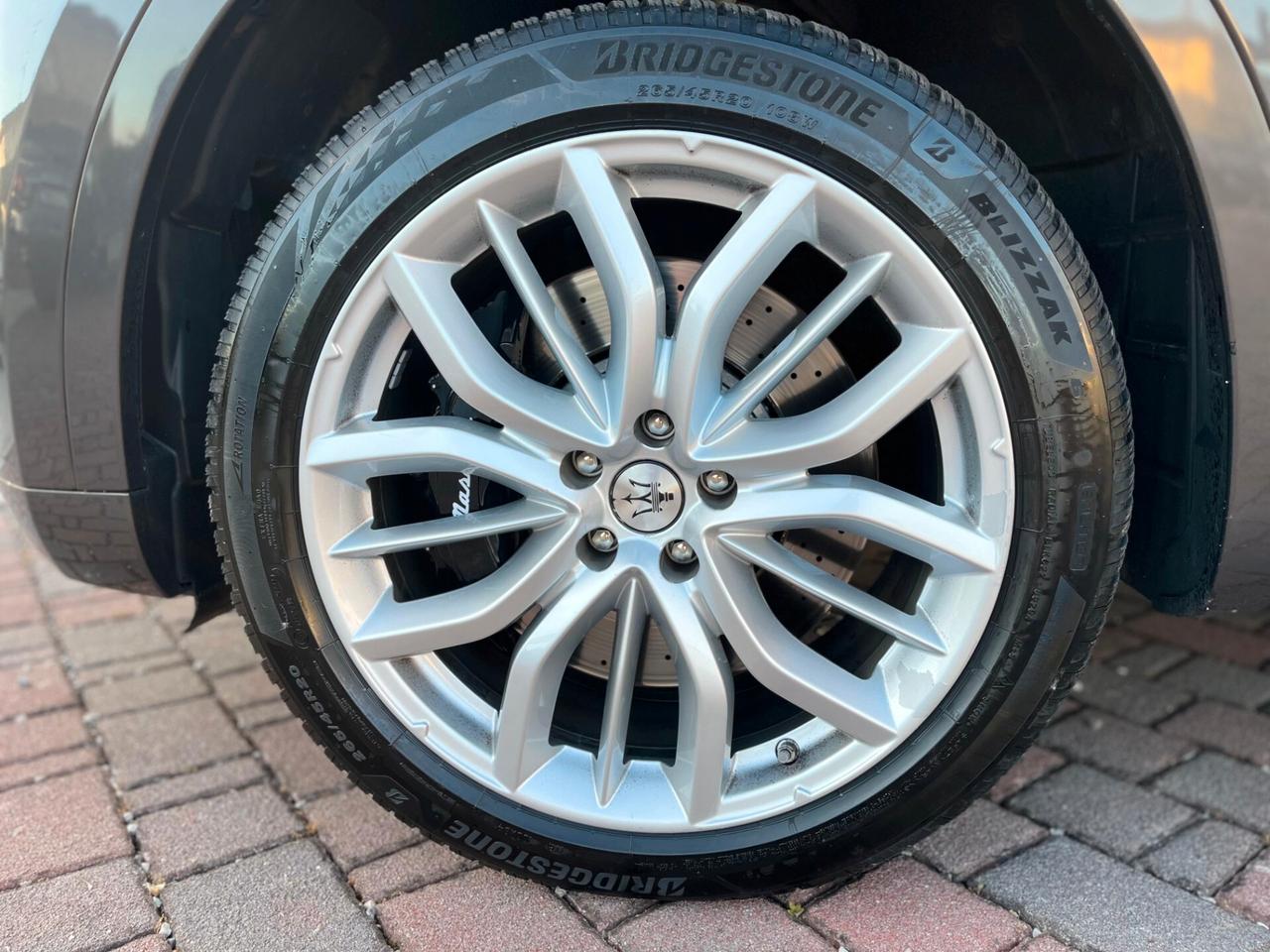 MASERATI LEVANTE 250cv AWD GRANLUSSO