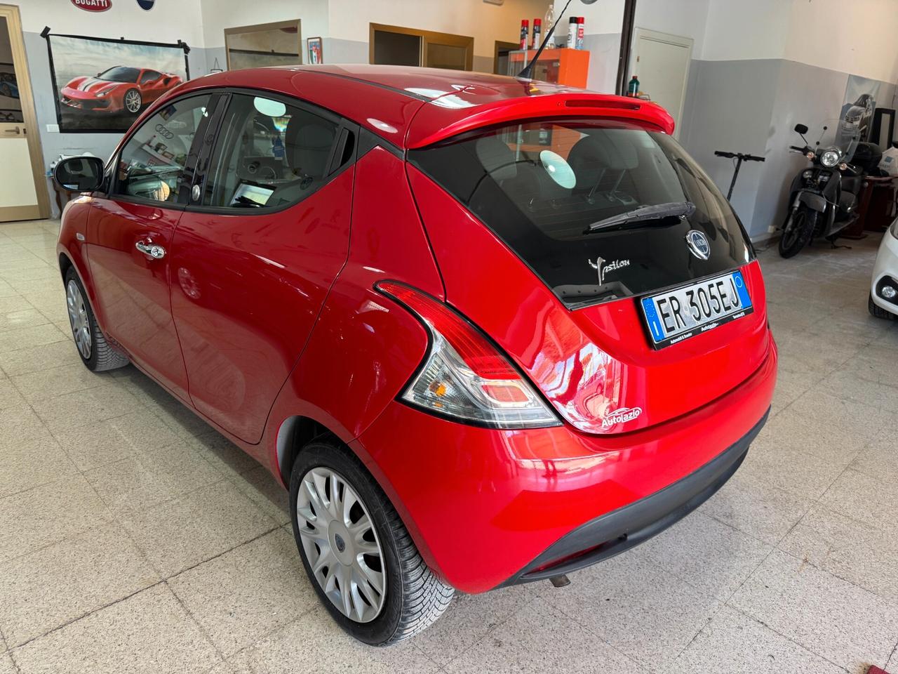 Lancia Ypsilon 1.2 69 CV 5 porte GPL Ecochic Silver