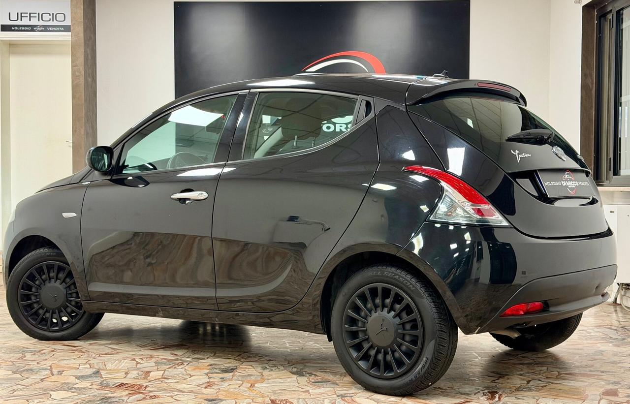 Lancia Ypsilon 1.0 FireFly 5 porte S&S Hybrid Alberta Ferretti