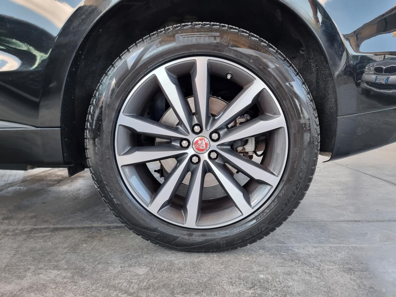 Jaguar F-Pace 2.0 D 180 CV AWD aut. R-Sport