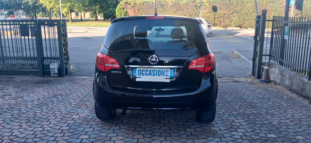 Pochi km Opel Meriva benzina neopatentati