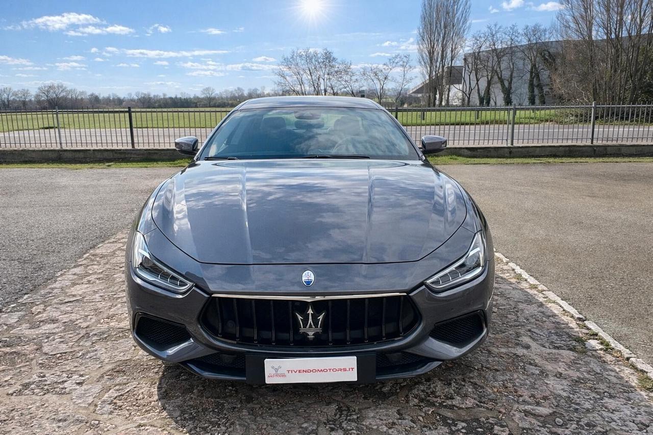 Maserati Ghibli 330 CV MHEV GRANSPORT