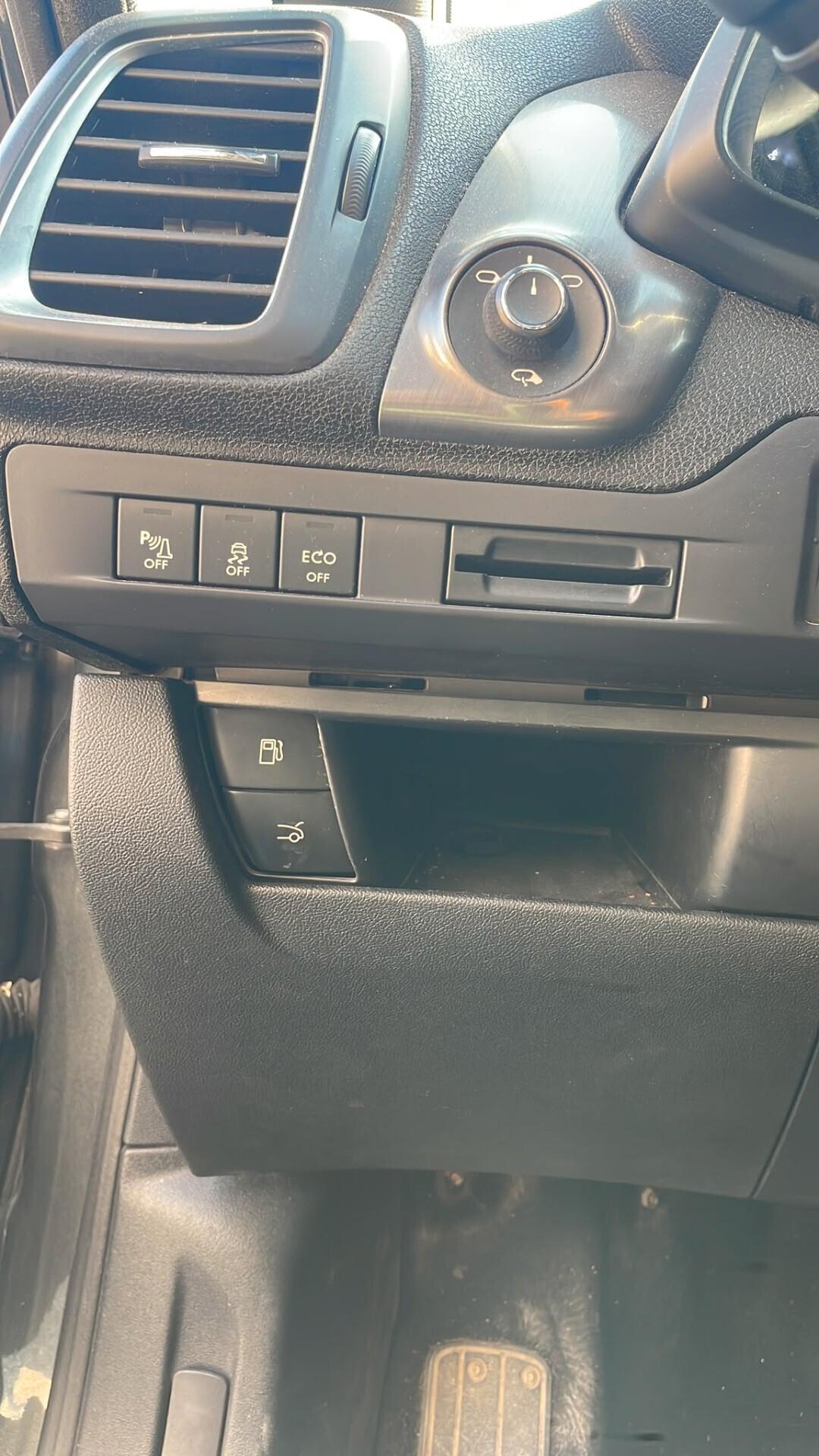 DS 5 BlueHDi 180 S&S EAT6 Sport Chic (133 kW)