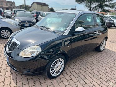 Lancia Ypsilon 1.3 MJT 75 CV Versus