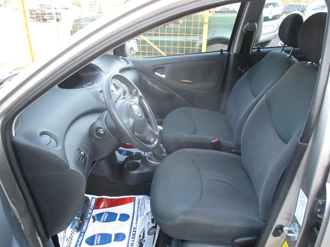 Toyota Yaris 1.0i 16V cat 5 porte Sol 2003