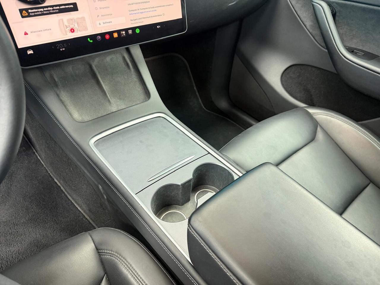 Tesla Model Y Long Range AWD (629)