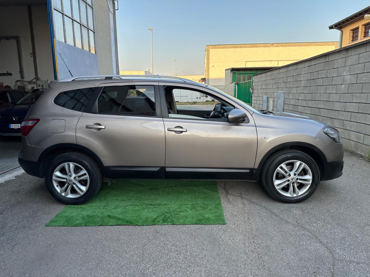 NISSAN QASHQAI 7 POSTI 1,6 BENZINA