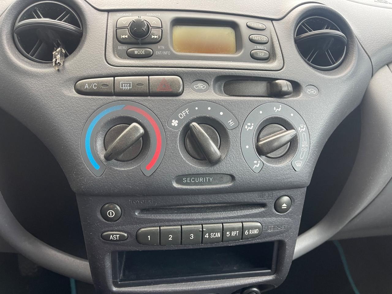 TOYOTA YARIS 1.3i 64KW BENZINA EURO4
