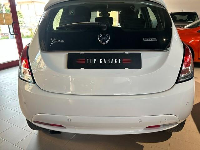 Lancia Ypsilon 1.0 FireFly 5 porte S&S Hybrid Ecochic Silver