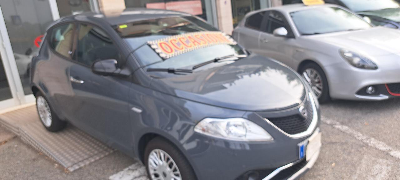 Lancia Ypsilon 1.2 69 CV 5 porte Gold