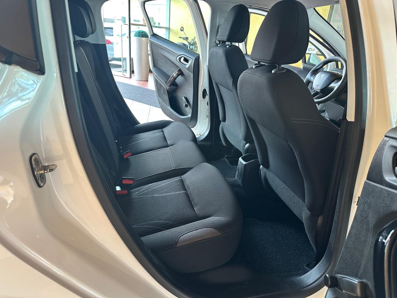 Peugeot 208 1.4 HDi 68 CV 5 porte