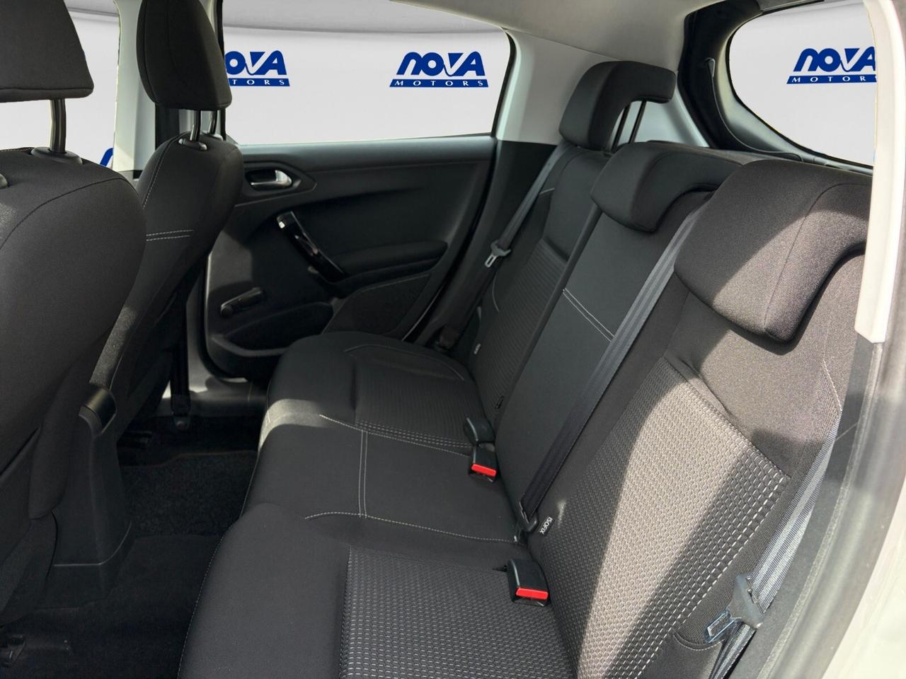 Peugeot 208 PureTech 82 5p. GPL Allure