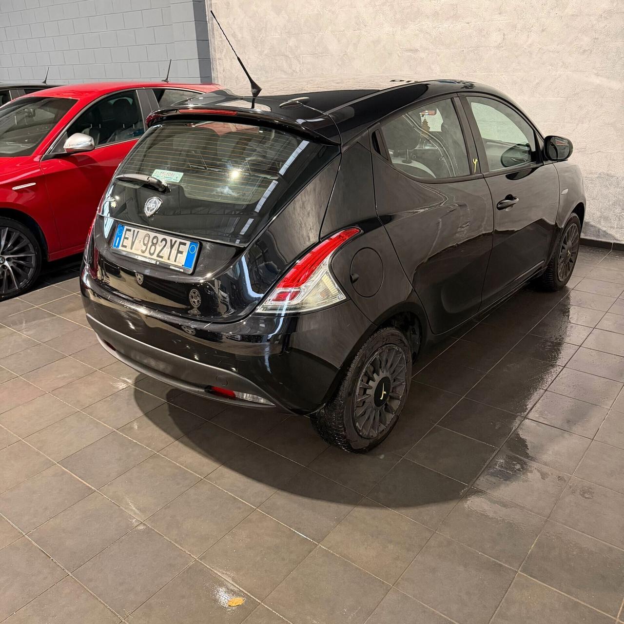 Lancia Ypsilon 1.2 69 CV 5 porte Elefantino