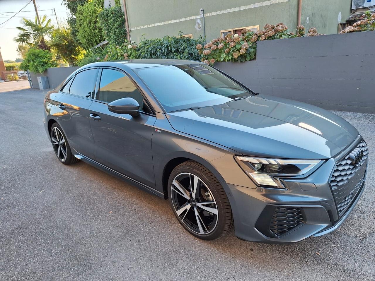 Audi A3 Sedan 35 TDI S tronic line edition