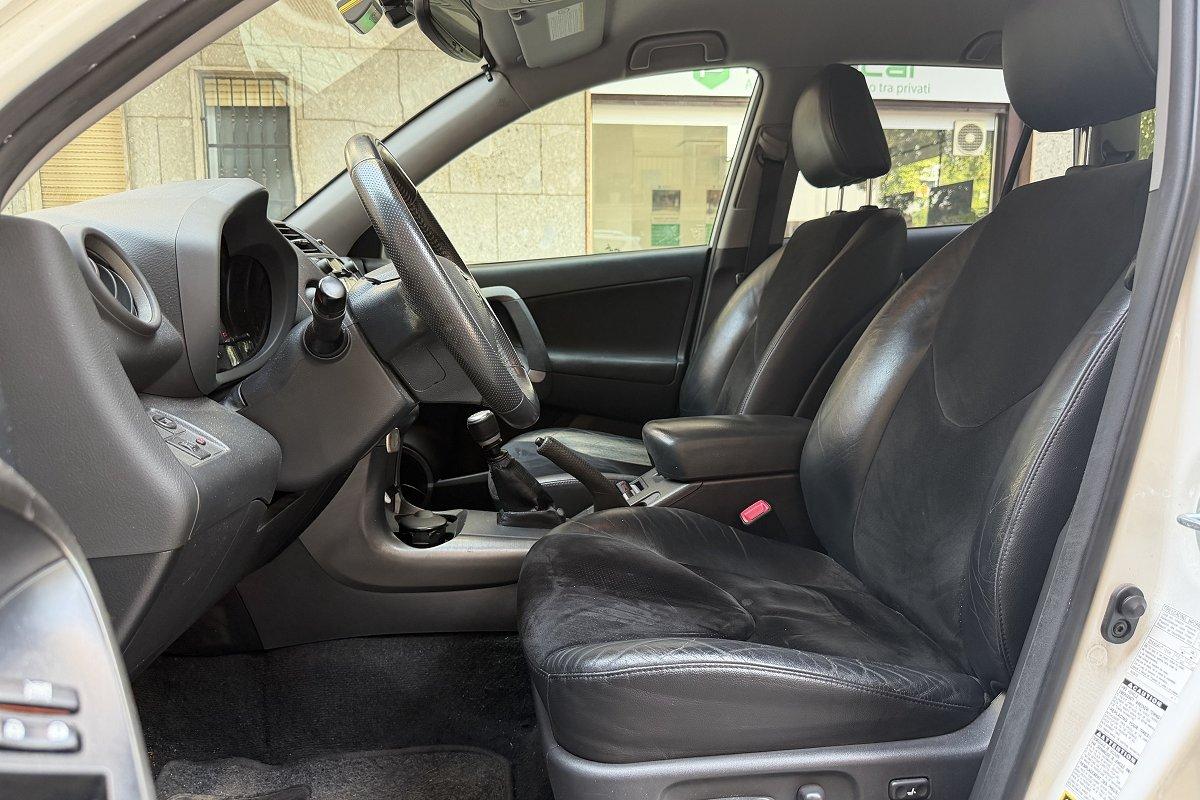 TOYOTA RAV4 2.2 D-4D 150 CV DPF Exclusive
