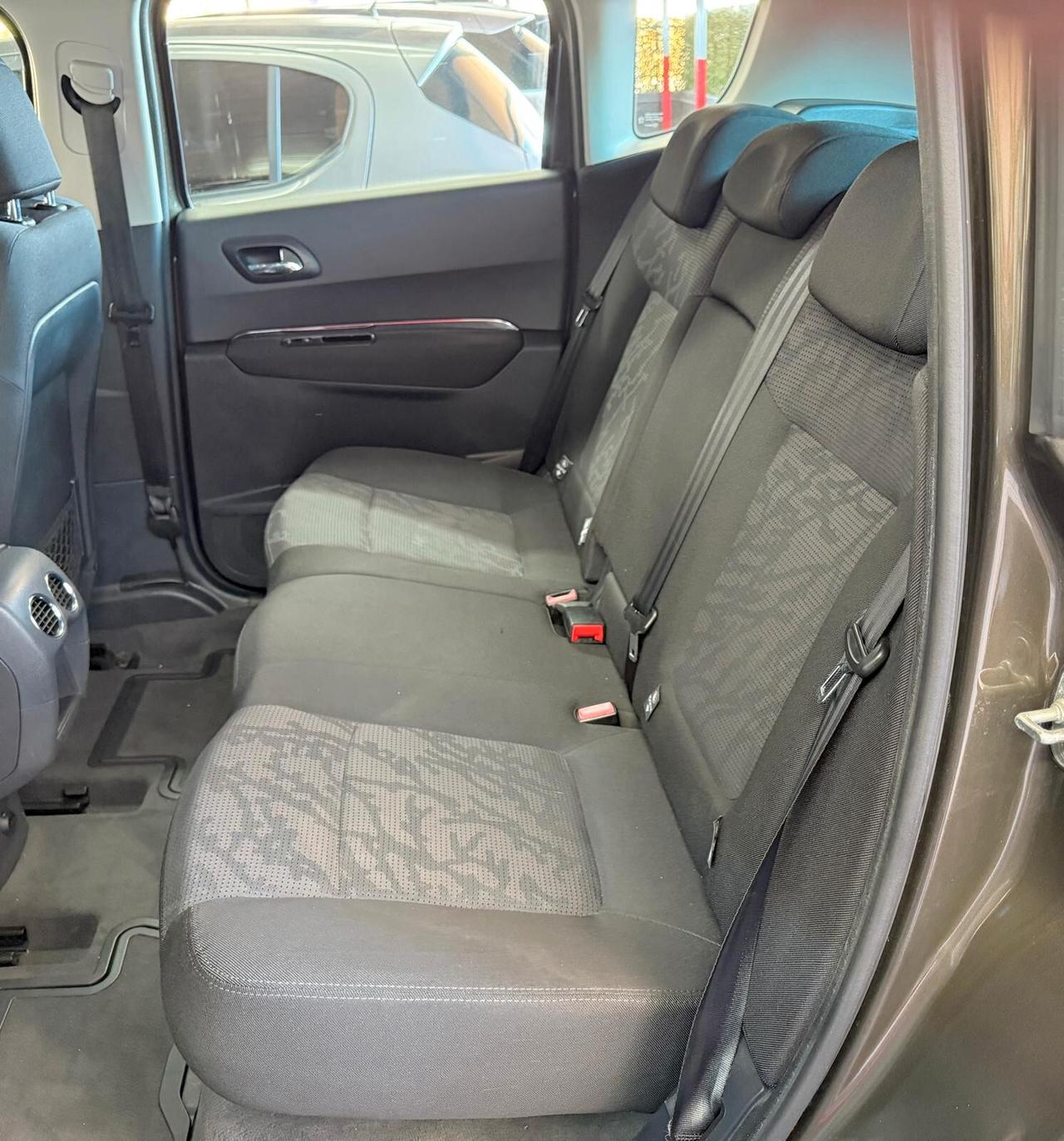 Peugeot 3008 1.6 HDi 110CV cambio robotizzato Premium