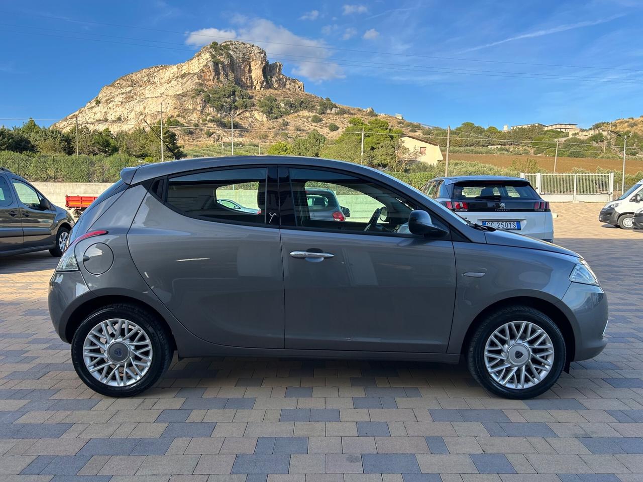 Lancia Ypsilon 1.2 69 CV 5 porte S&S Platinum