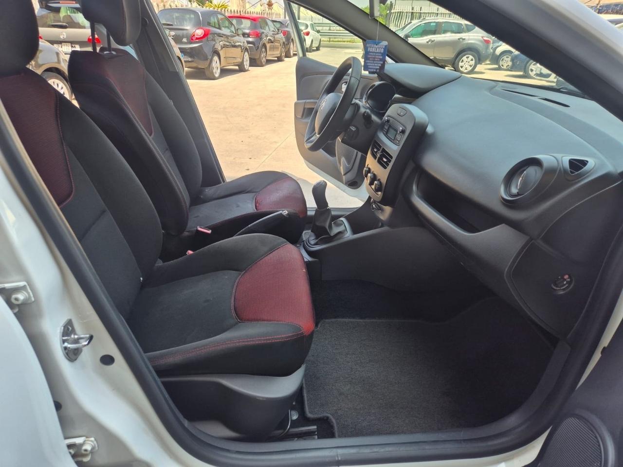 Renault Clio 1.2 75CV 5 porte Wave