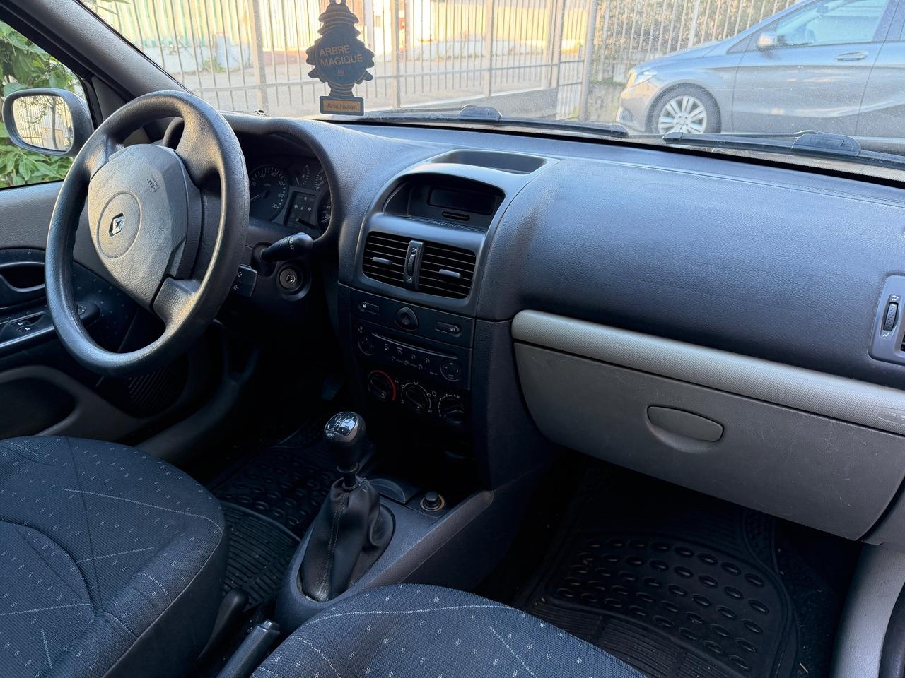 Renault Clio 1.2 cat 5 porte ok neopatentati