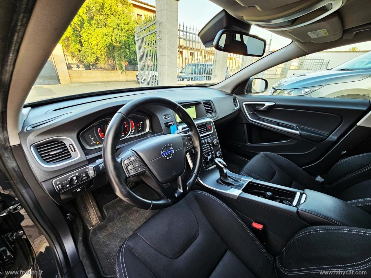 VOLVO V60 D3 Geartronic Summum