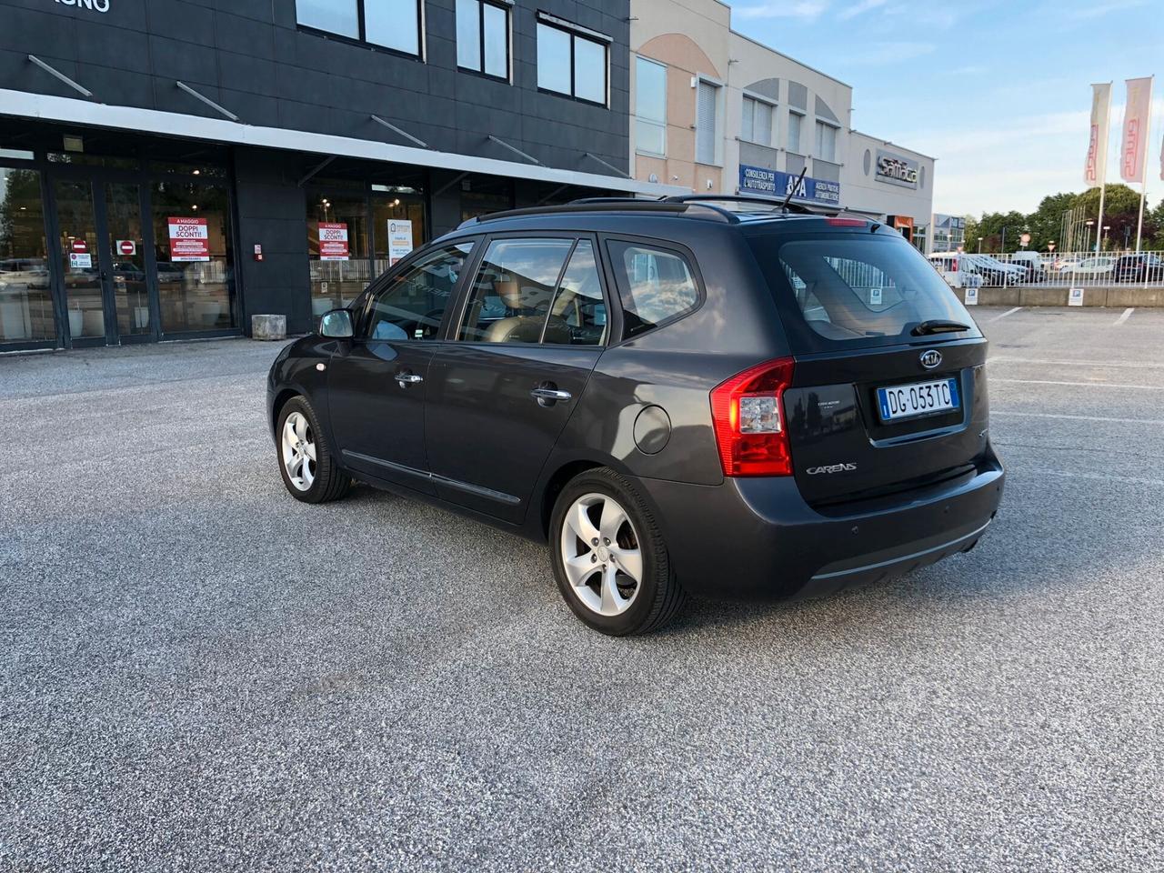 Kia Carens 2.0 16V CRDi VGT LX Family