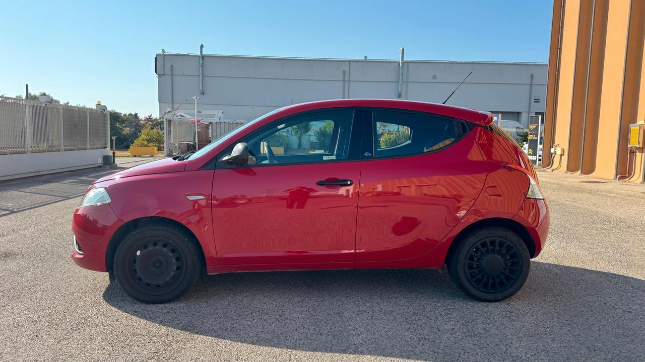 Lancia Ypsilon 1.2 69CV NEOPATENTATI - 2019