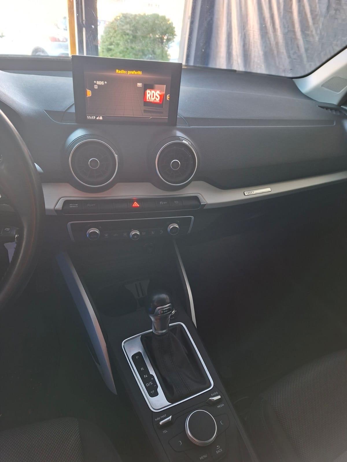 Audi Q2 30 TDI S tronic Business 1.6 cambio automatico