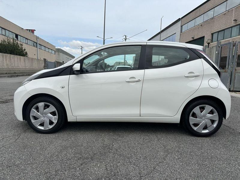 Toyota Aygo 1.0 VVT-i x-cool 5p. 69cv