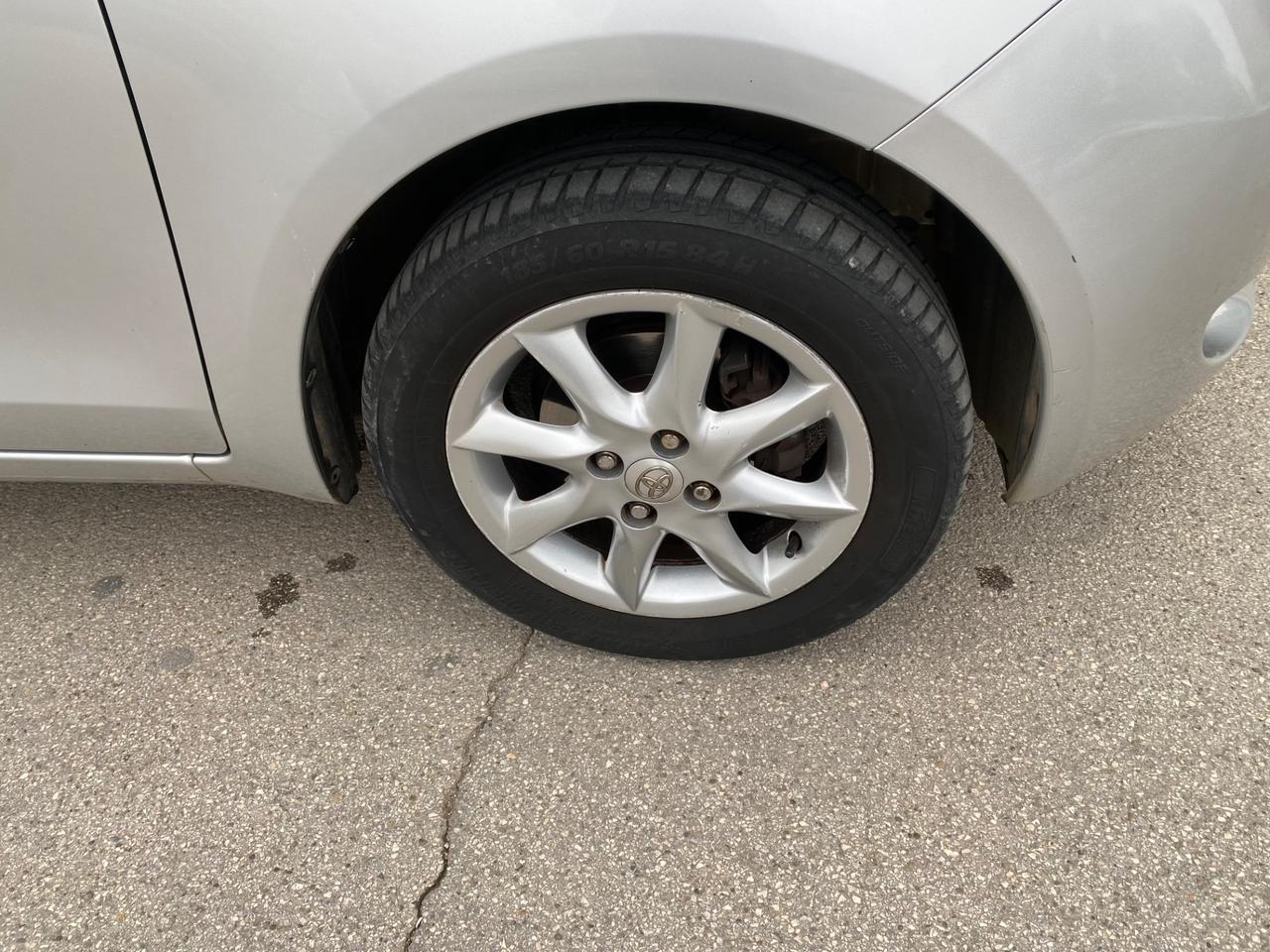 Toyota Yaris 1.0 5 porte Sol