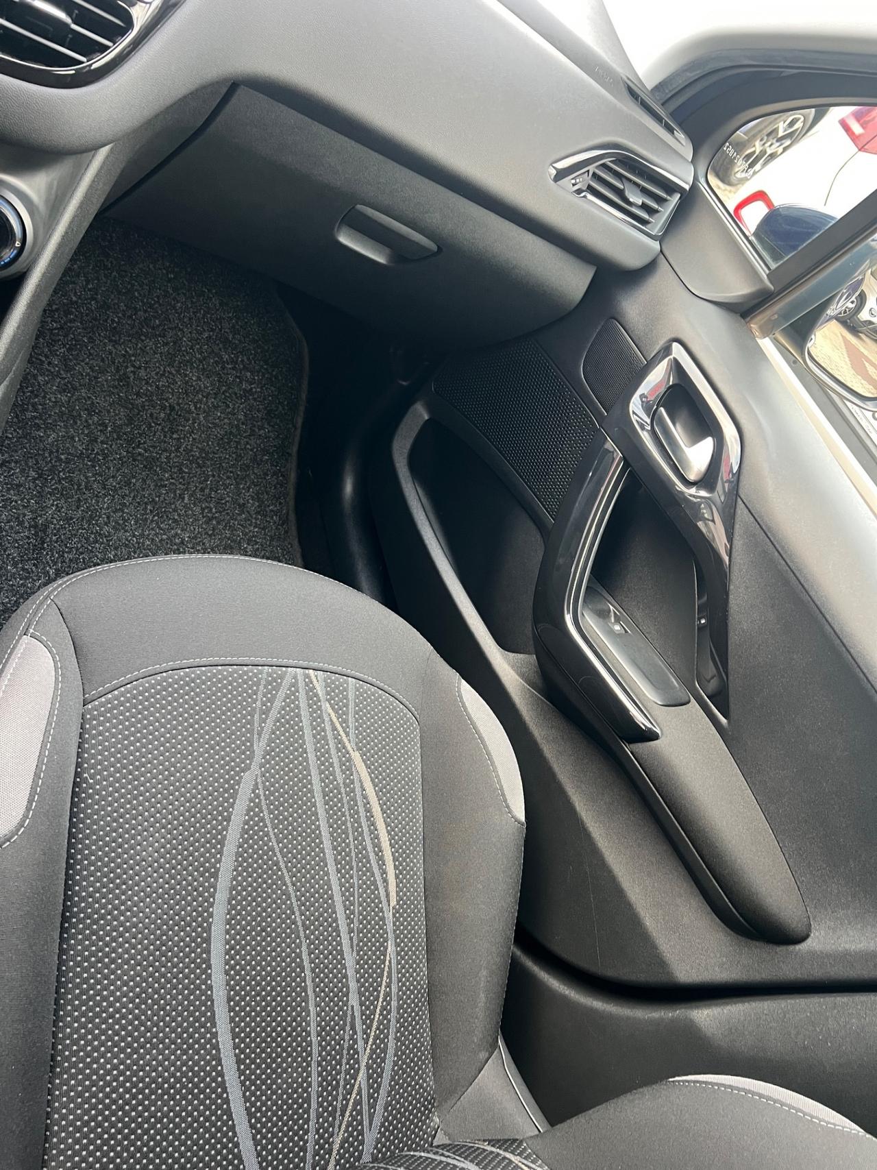 Peugeot 208 1.4 HDi 68 CV 3 porte Allure